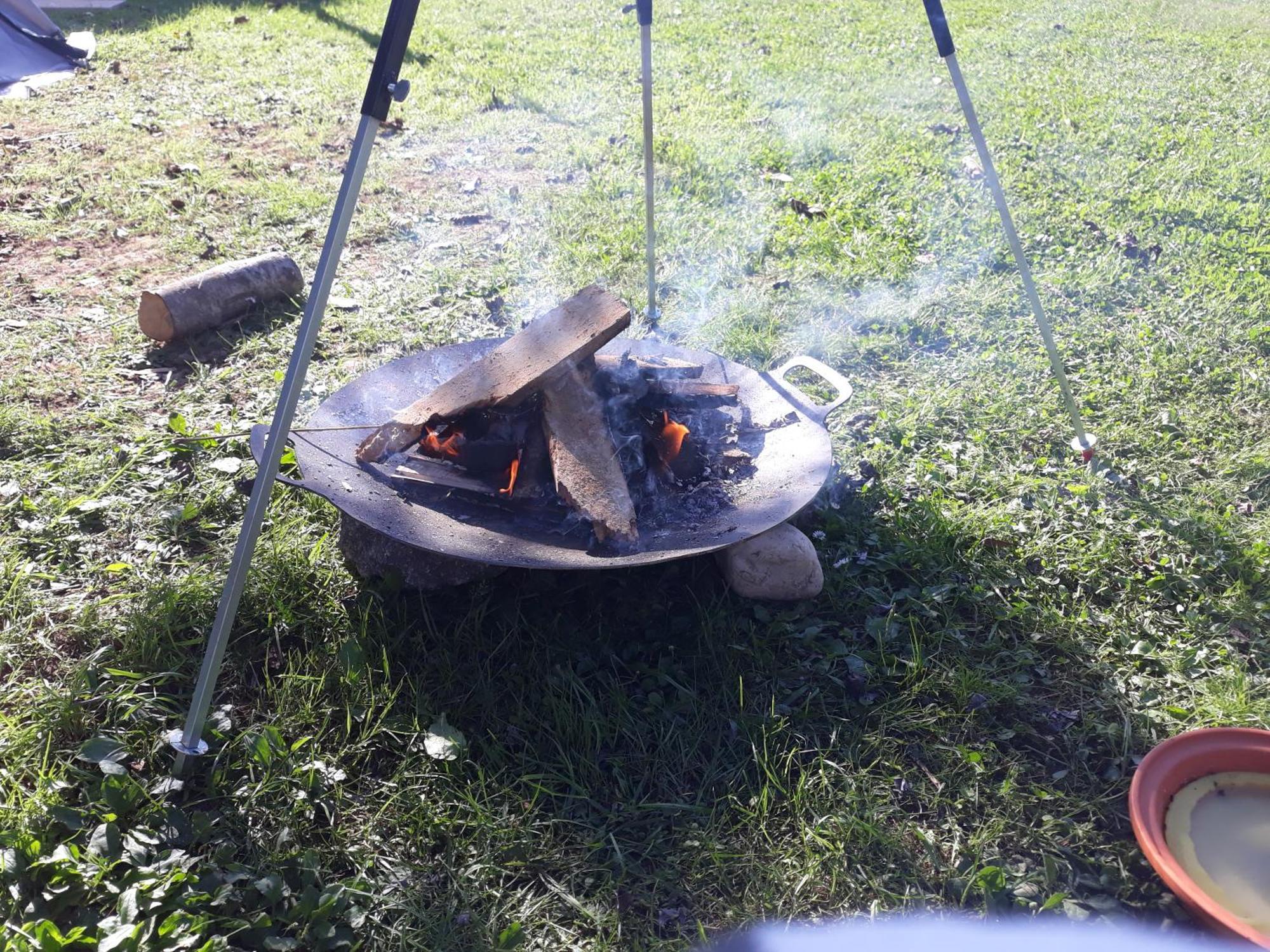 Camping Under The Walnut In Your Own Tent On A Shared Lot And Shared Bathroom Ljubljana Dış mekan fotoğraf