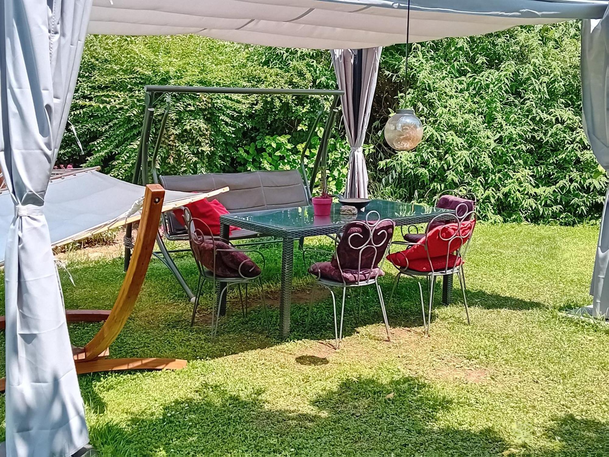 Camping Under The Walnut In Your Own Tent On A Shared Lot And Shared Bathroom Ljubljana Dış mekan fotoğraf